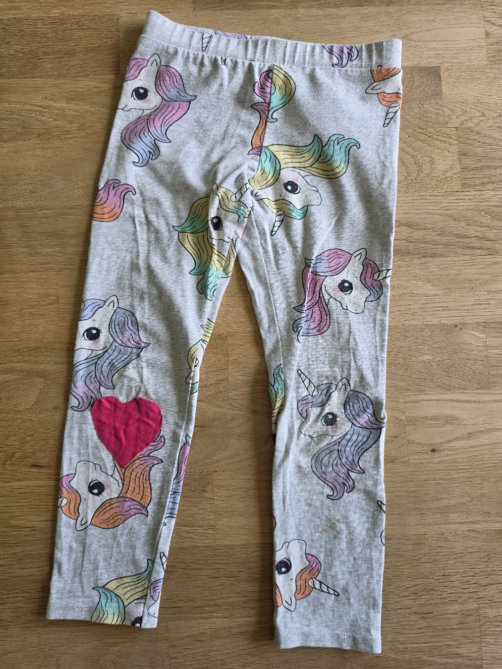 H&M Collant & Leggings: Mädchen Leggings Einhorn 110 mit Socken – Usato da Bergdietikon venduto da Staphylococcus 2