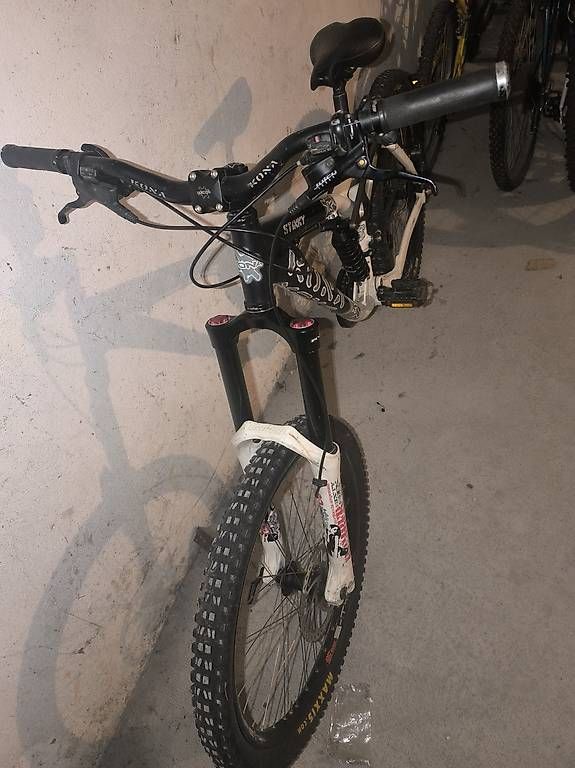 Kona Biciclette: Vélo DH Kona Stinky 2008 – Usato da Ecublens VD venduto da mor_lqc5 2