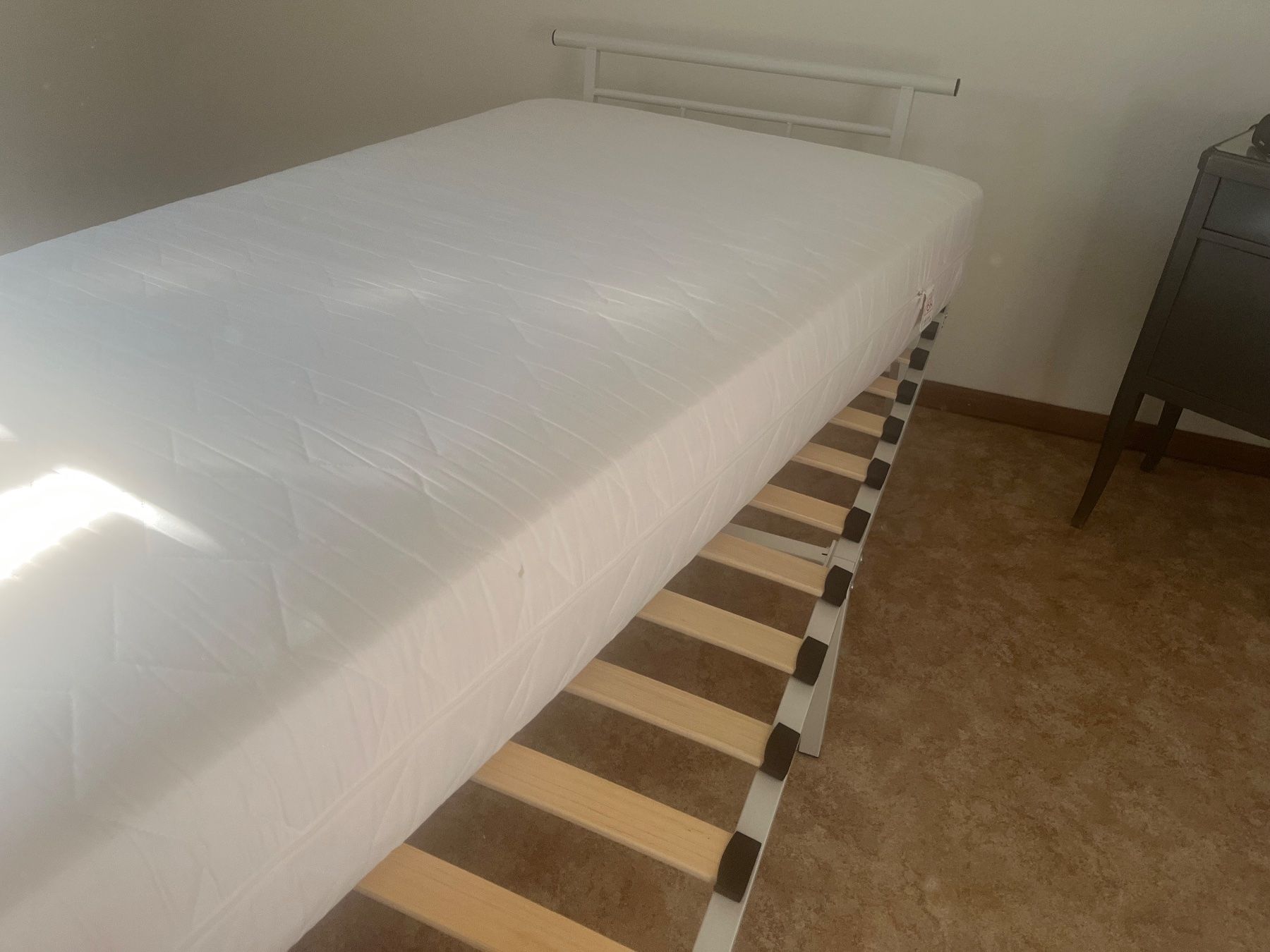 Letti: Bettgestell, Lattenroste und Matratze 1m – Usato da Bülach venduto da Ternove1 2