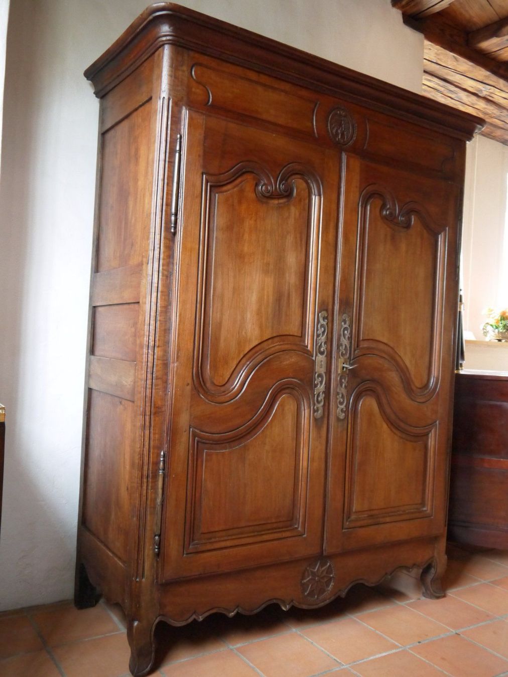 Armadi: Antiker Louis XV Schrank – Usato da Marnand venduto da MrBozzol 1