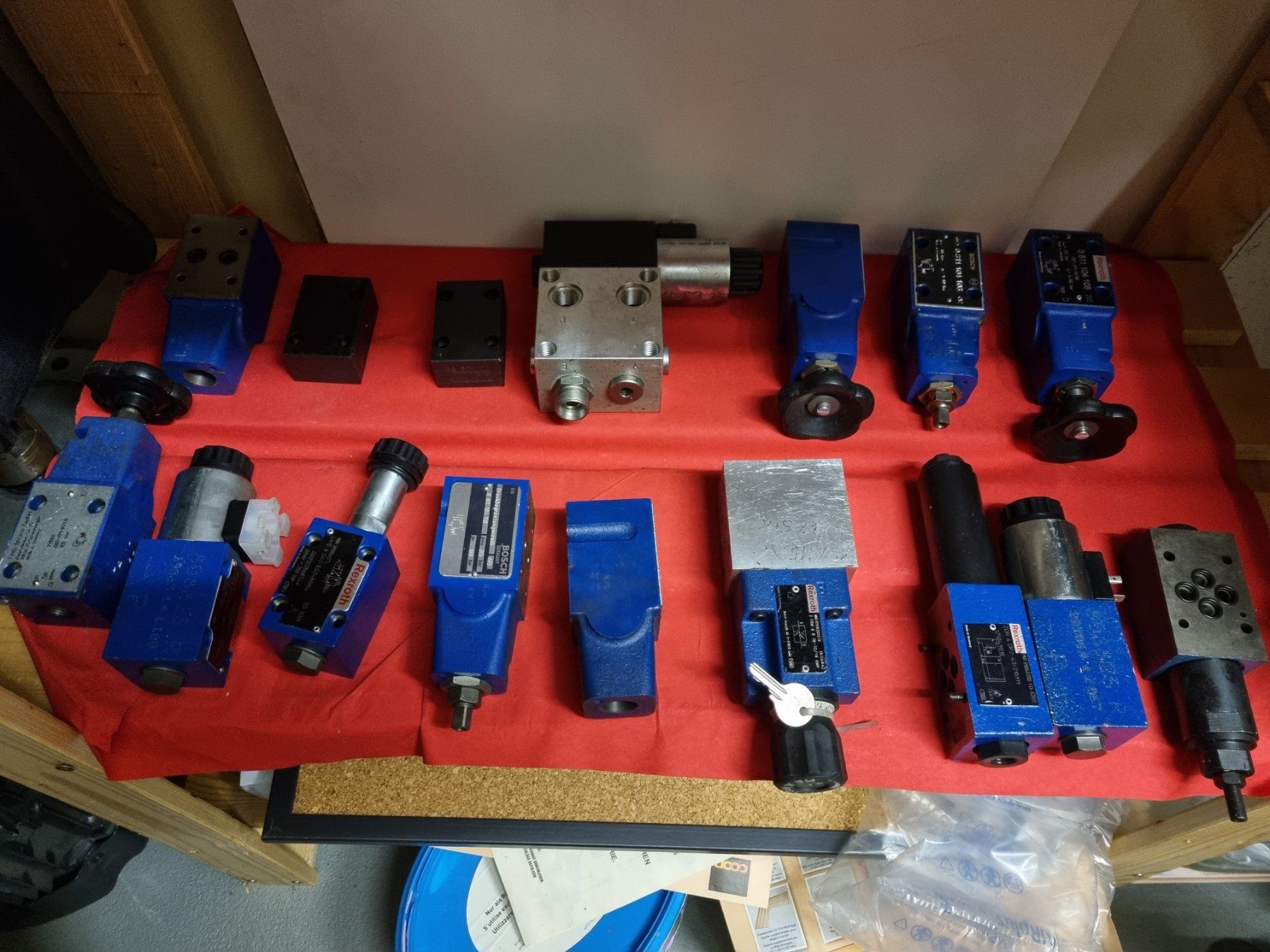 Autres pour métaux et serrurerie: Verschiedene Rexroth Hydraulikventilen – D'occasion à Zug par jordi2005 2