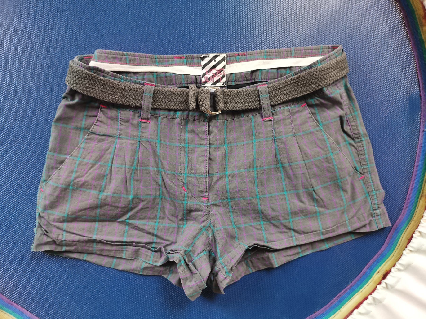 Pantaloni: VACUUM Stoffshorts Grösse 36 – Usato da Münsingen venduto da Nik_und_Kat 1