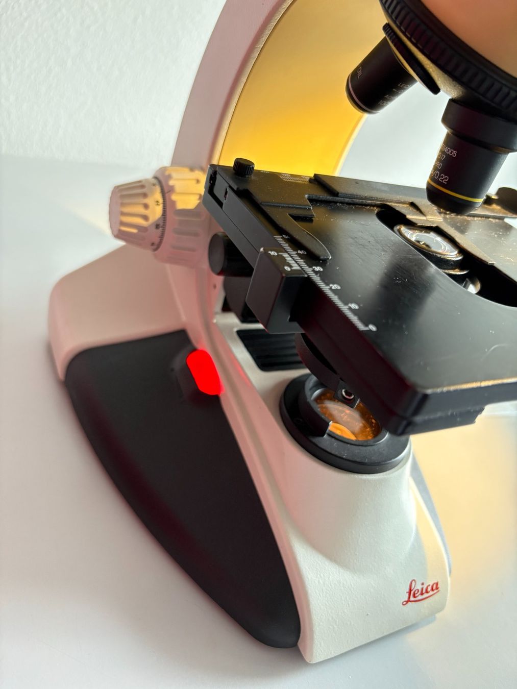 Leica Microscopes: Mikroskop Leica DME – D'occasion à Obfelden par boletus03 2