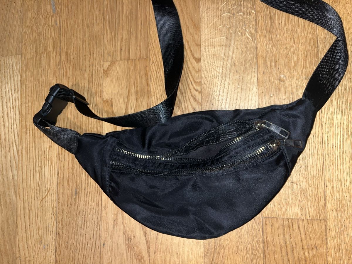 Taschen: Schwarze Bauchtasche – Neu (gemäss Beschreibung) aus Zürich von sej_wgb2