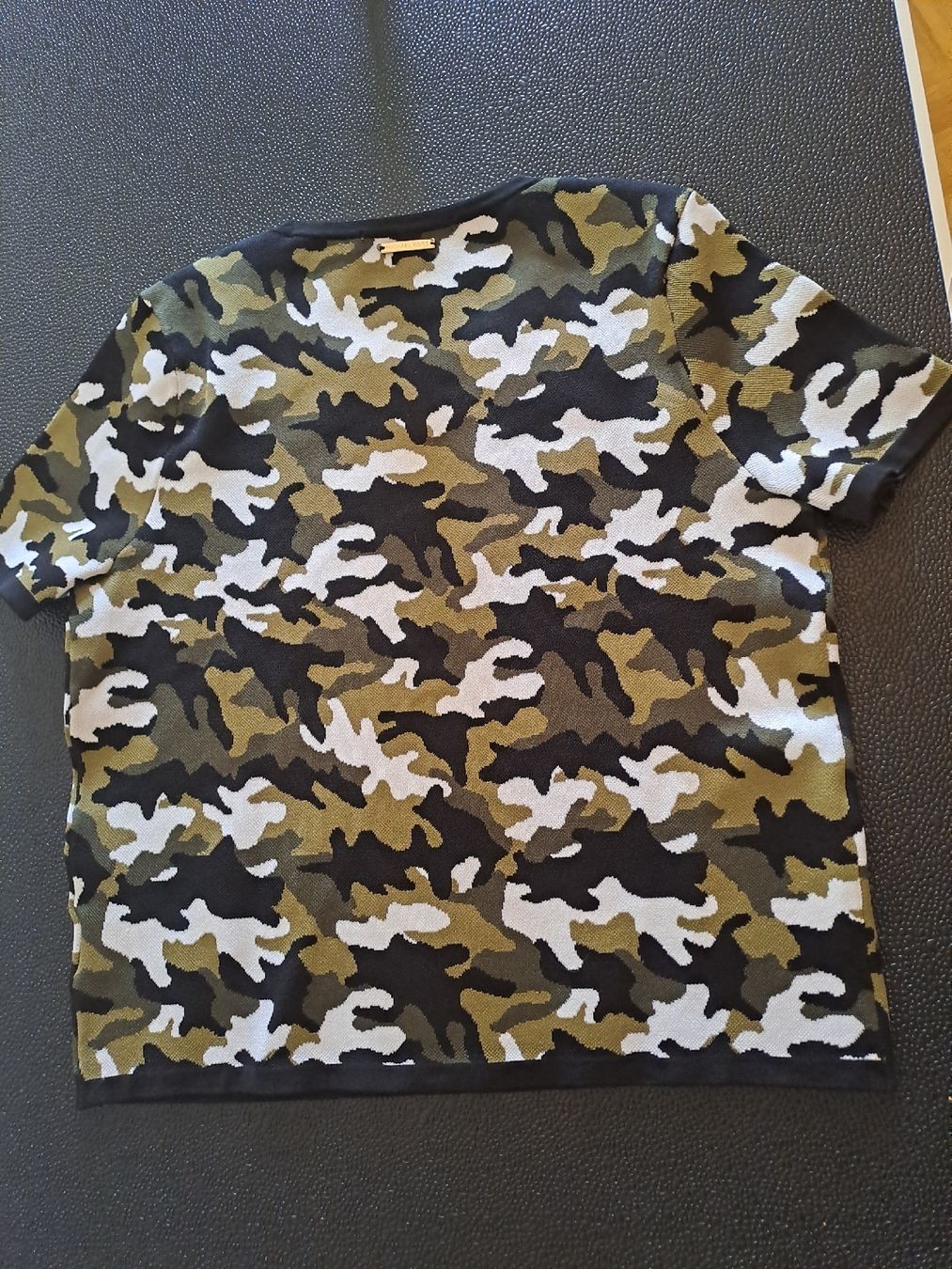 Maglioni & Felpe: Michael Kors Pullover Kurzarm Tarnmuster Gr M top Zustand – Nuovo (secondo la descrizione) da Basel venduto da Sevenaa 2