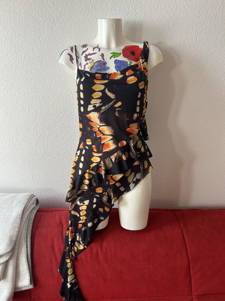 Desigual Tops: Haut Desigual à motif papillon  – Gebraucht aus Villars-sur-Glâne von jxs_2qh8 2