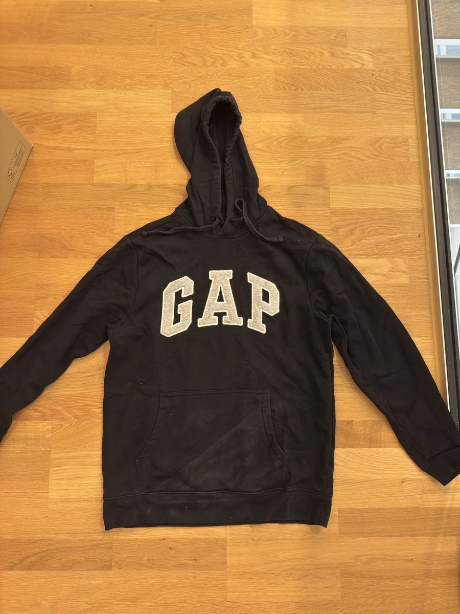 Gap Pullover & Sweatshirts: GAP Black Hoodie – Gebraucht aus Winterthur von 3mi_2kpf 1