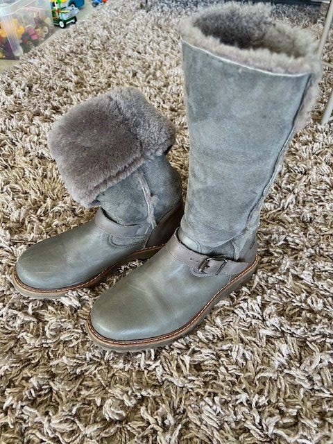 Schuhe für Mädchen: Lammfellstiefel clic, Grösse 36 – Neu (gemäss Beschreibung) aus Wangen b. Olten von Ticigirl0 1