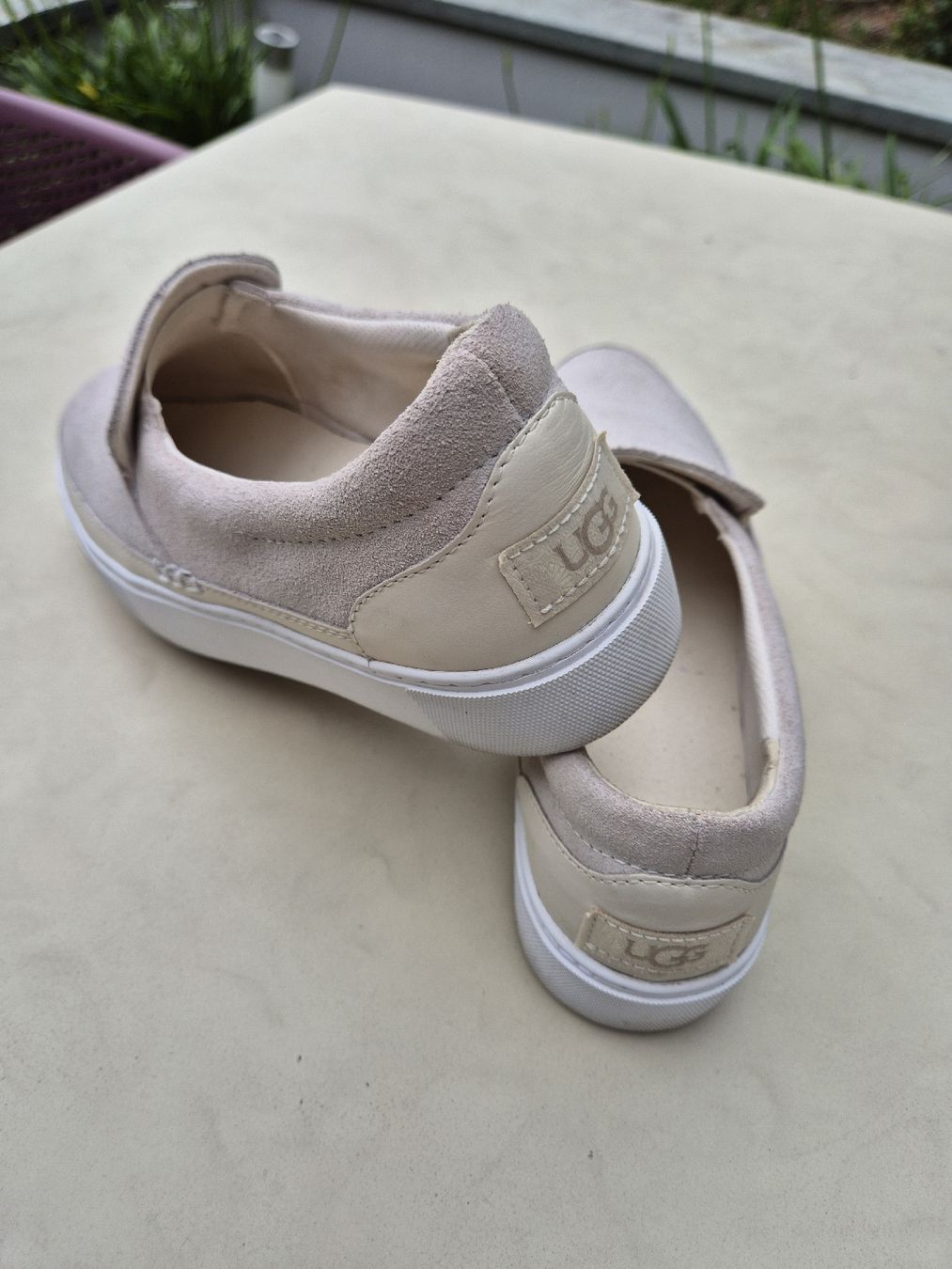 Ugg Scarpe da donna: UGG Damen Slip-Ons Gr. 39 beige – Nuovo (secondo la descrizione) da Haldenstein venduto da Ramona_D. 1