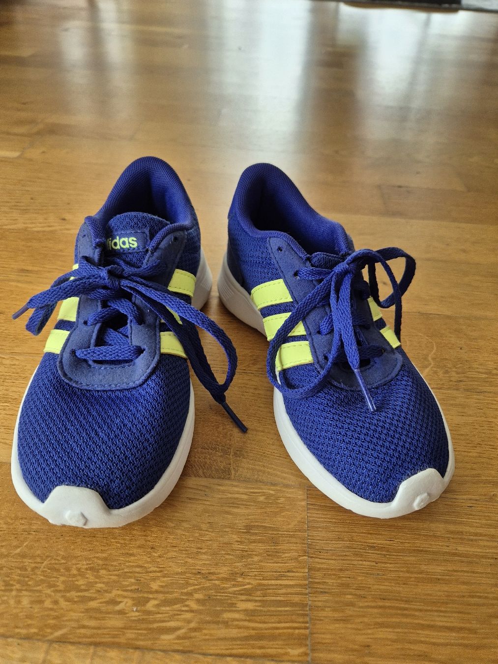 Adidas Scarpe per ragazzi: Turnschuhe Grösse 31 – Nuovo (secondo la descrizione) da Rickenbach SO venduto da S.u.n.s.h.i.n.e.83