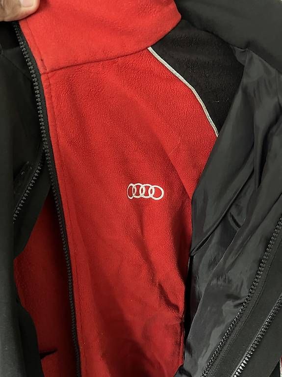 Giacche: Audi Jacke Original, Gr. M winddicht und wasserabweisend – Usato da Fällanden venduto da fai_n5tr 3