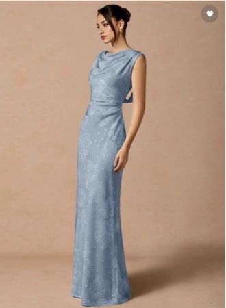 AZAZIE Ligeia Kleid in Puderblau