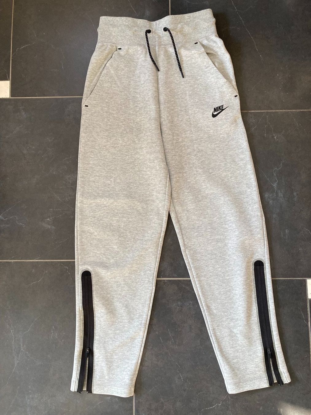 Nike Pantaloni: Neu mit Etikett - Nike Jogginghose – Nuovo e nell'imballaggio originale da Rüschlikon venduto da mel_lv9q