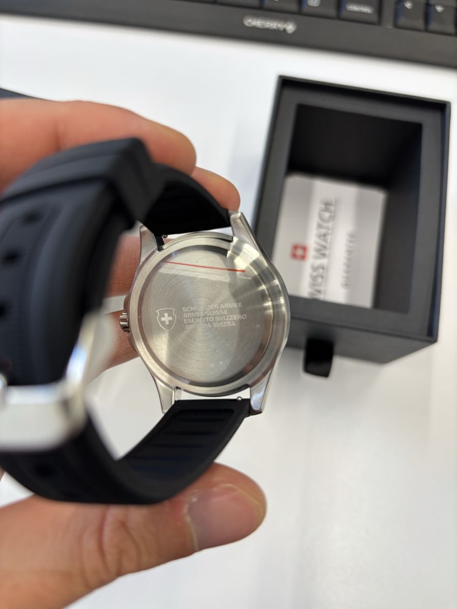Swiss Uhren: Original Uhr der Schweizer Armee (neu) – Neu und originalverpackt aus Zürich von lazar.tomasevic93 2