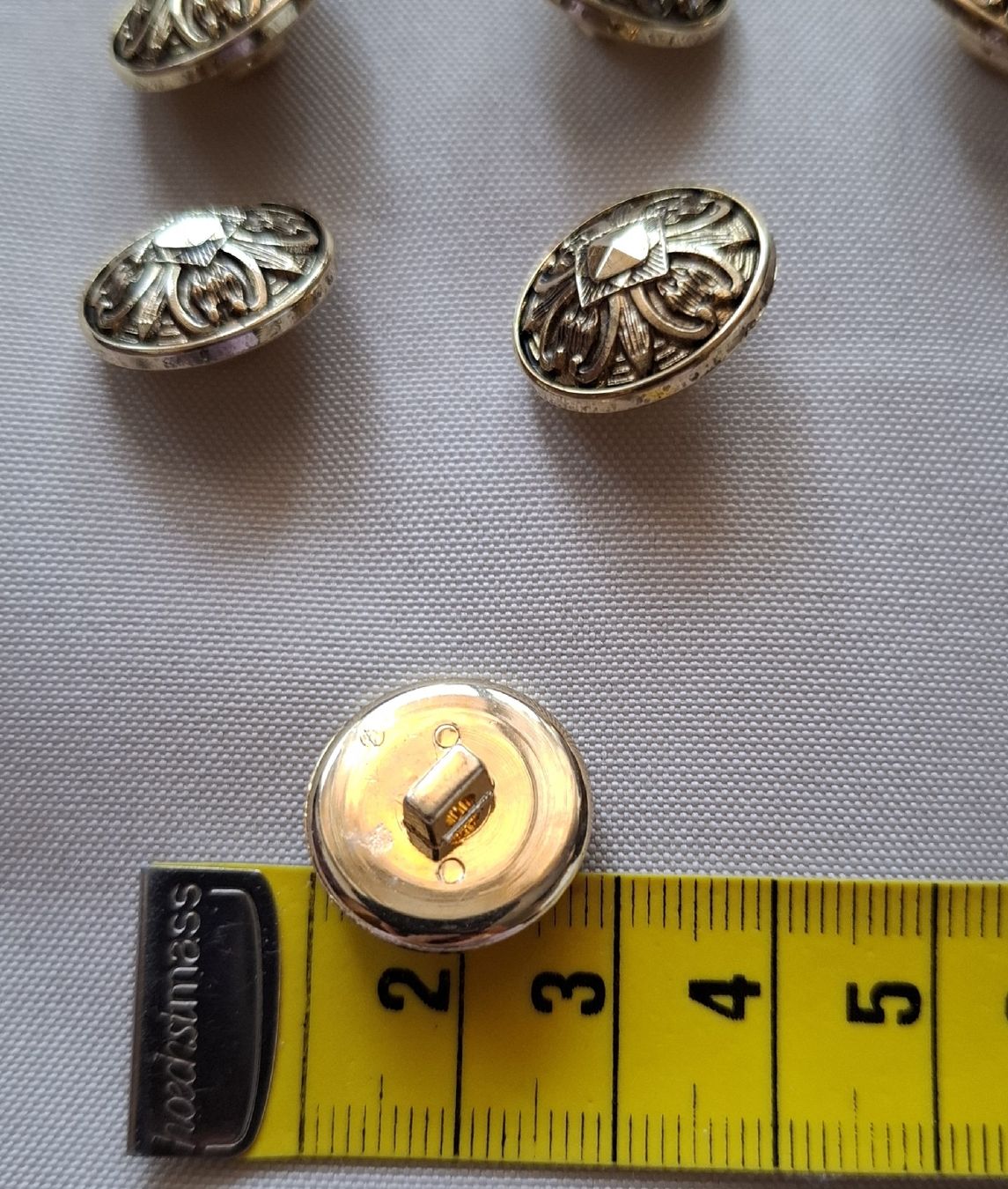 Bottoni: 6 Stück Knöpfe, 18 mm. – Usato da Dietikon venduto da Hirschkopf 3