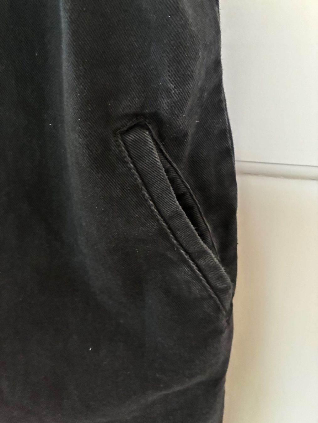 Pull&Bear Vestiti: Pull&Bear Latzrock, schwarz, super Zustand! – Nuovo (secondo la descrizione) da Langenthal venduto da Gymo 3