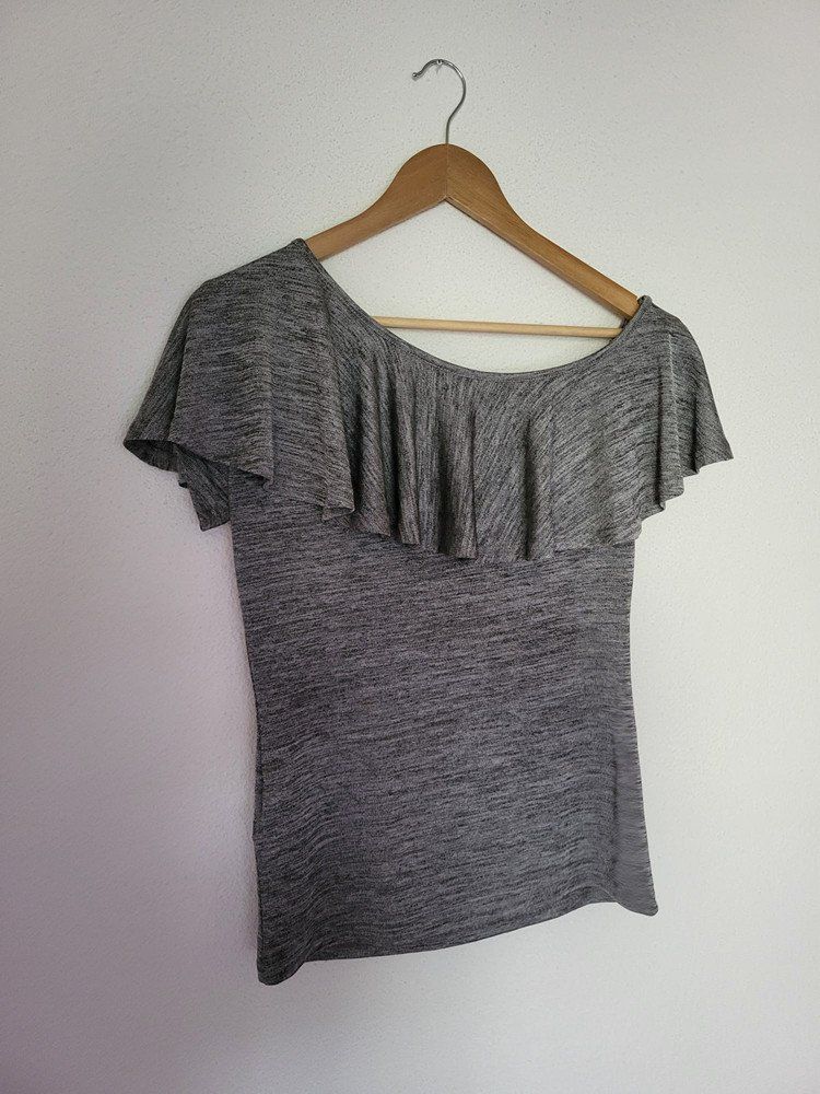 Top: Top anthrazit mit Volants Gr. M – Usato da Au SG venduto da SElena89 1
