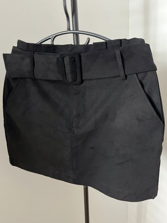 Schwarzer Rock von Zara, Grösse M, neuwertiger Jupe