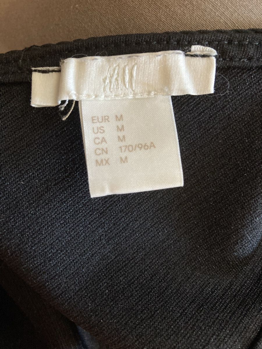 H&M Top: Top noir en Lycra – Usato da Ardon venduto da hel_2sxp 4