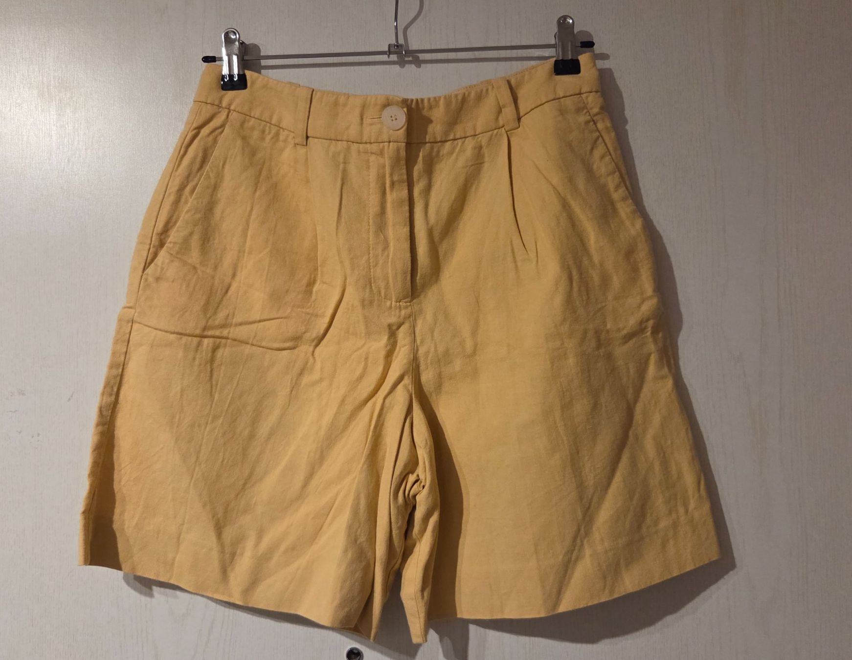 Mango Hosen: Shorts von MANGO (Grösse 36) – Gebraucht aus Zürich von wile_coyote