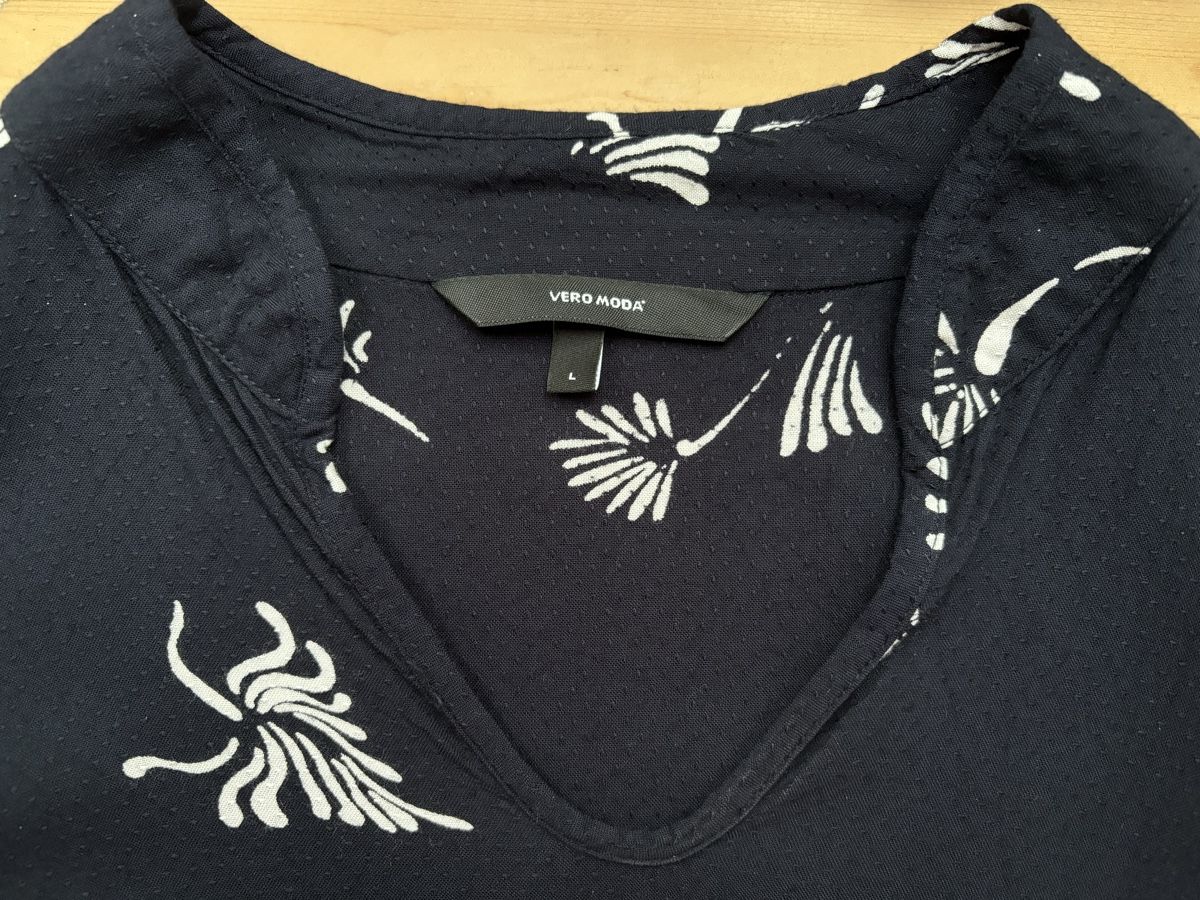 Vero Moda Kleider: Vero Moda Blusenkleid blau mit Blumenmuster Grösse L – Neu (gemäss Beschreibung) aus Lindau von Mkey1 1