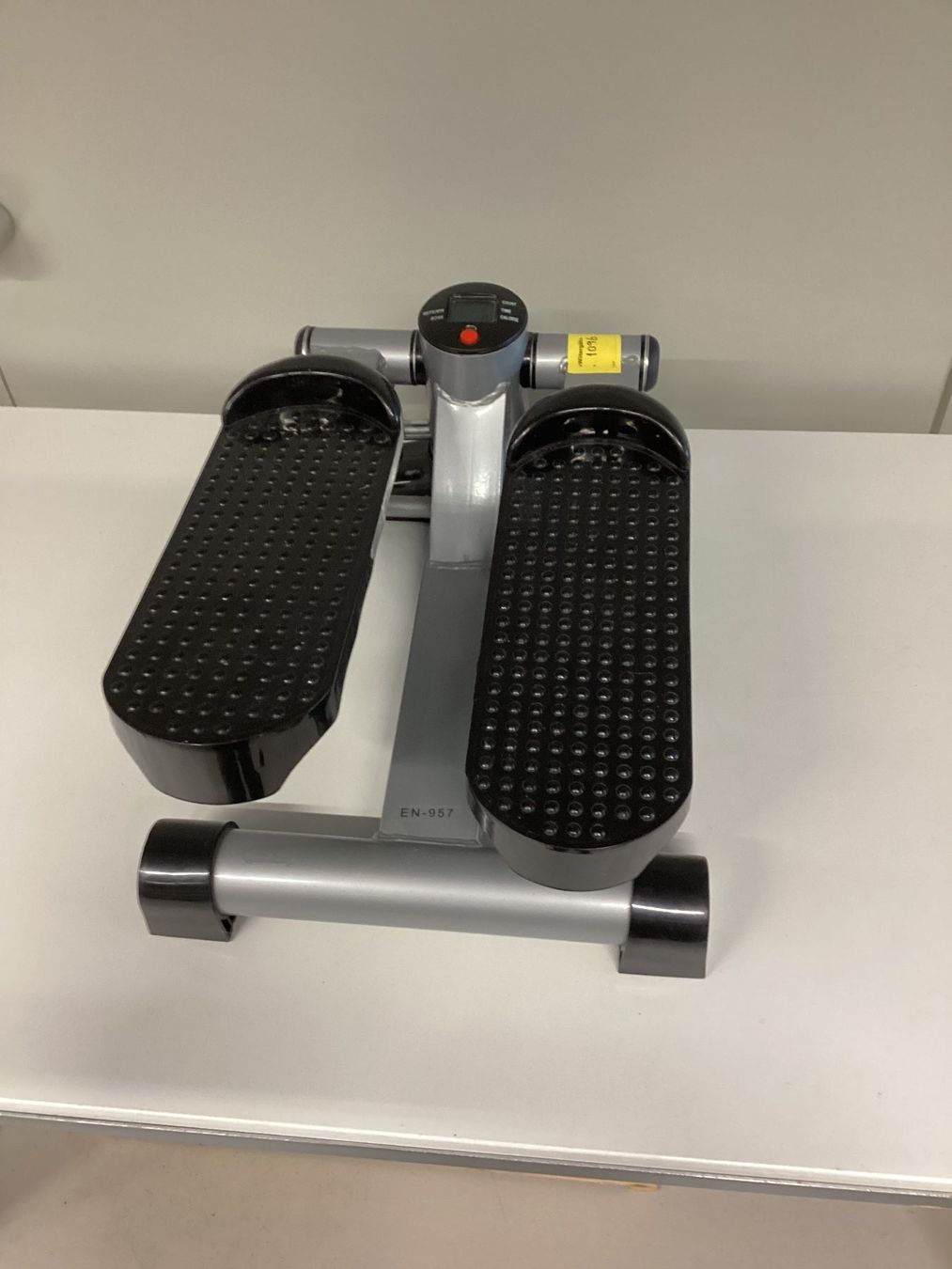 Hometrainer: Fitness Mini-Stepper mit Display -Wiitergäh – Nuovo (secondo la descrizione) da Zug venduto da GGZatWork