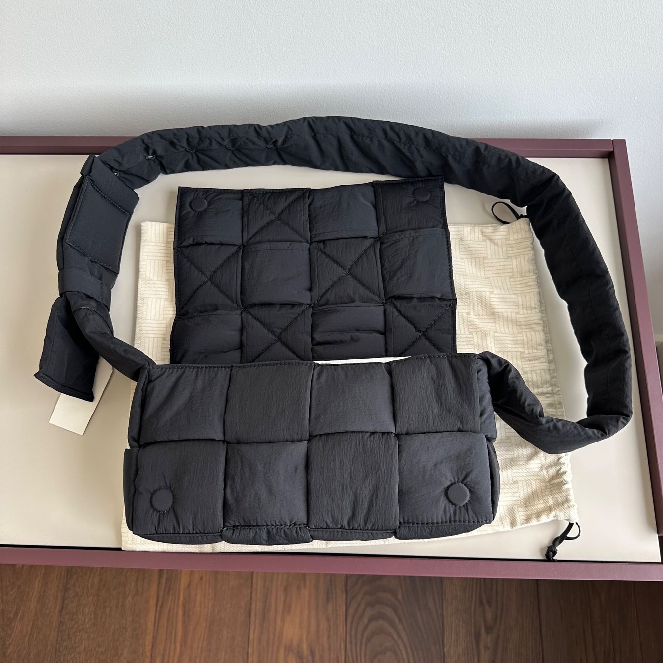 Bottega Veneta Borse: Bottega Veneta Padded Tech Cassette Bag – Nuovo e nell'imballaggio originale da Basel venduto da daniel_daiu 2