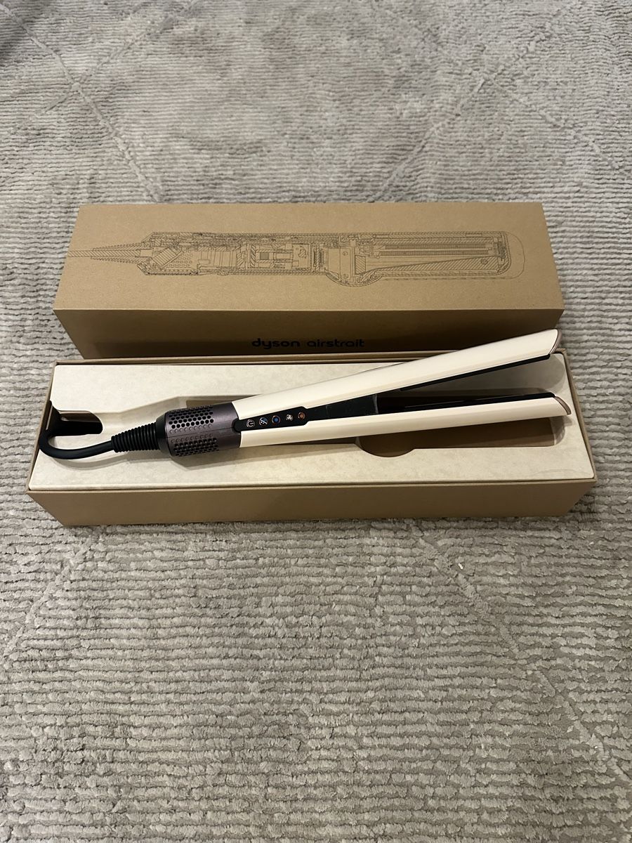 Dyson Sèche-cheveux: Dyson airstrait neuf – Neuf avec emballage d'origine à Granges VS par pie_m8qj 2