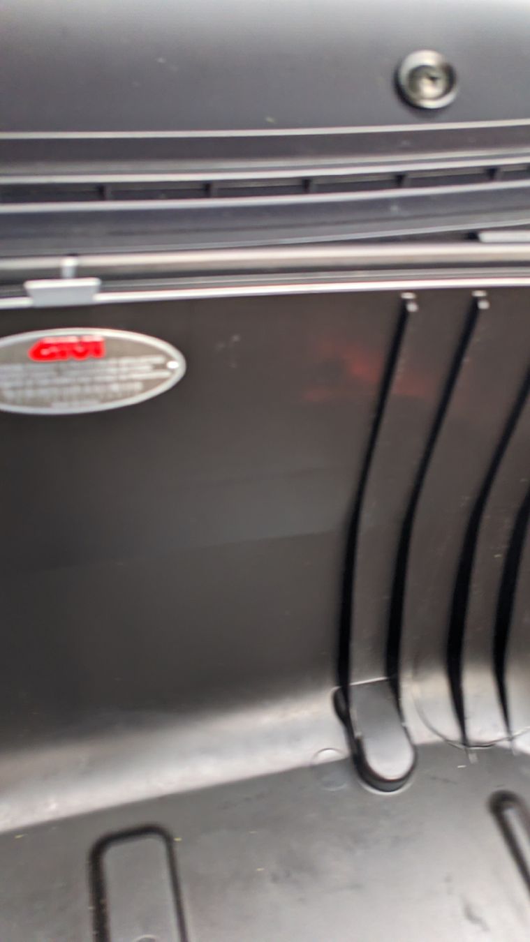 Givi Topcase: Givi Topcase Maxia – Usato da St. Margrethen SG venduto da vas_8tsg 1
