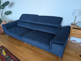 blaues samtiges Sofa wie neu