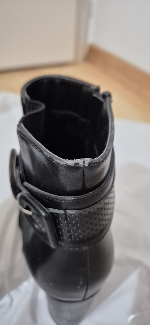 Scarpe da donna: Bottines noires à talons(8cm), taille 39 – Usato da Tafers venduto da lau_q59x 3