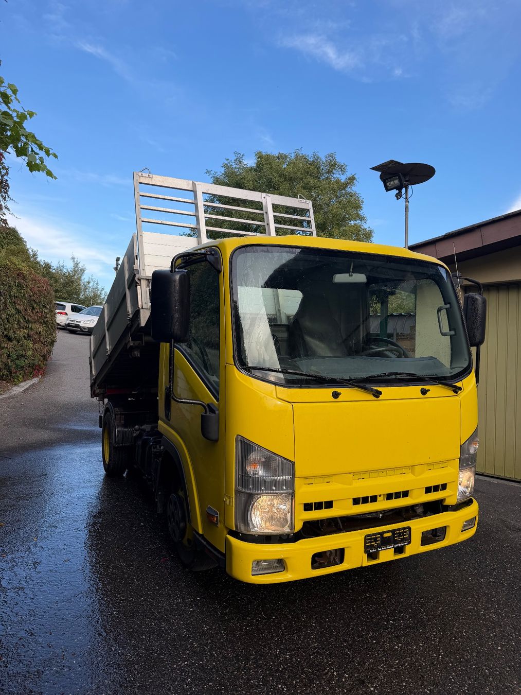 Camions-bennes: Isuzu Nlr85a – D'occasion à Eschen par fio_y5f8 1
