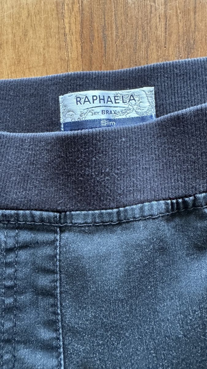 Brax Jeans: RAPHAELA by BRAX slim jeans 42 – D'occasion à Zollikon par rose59 1
