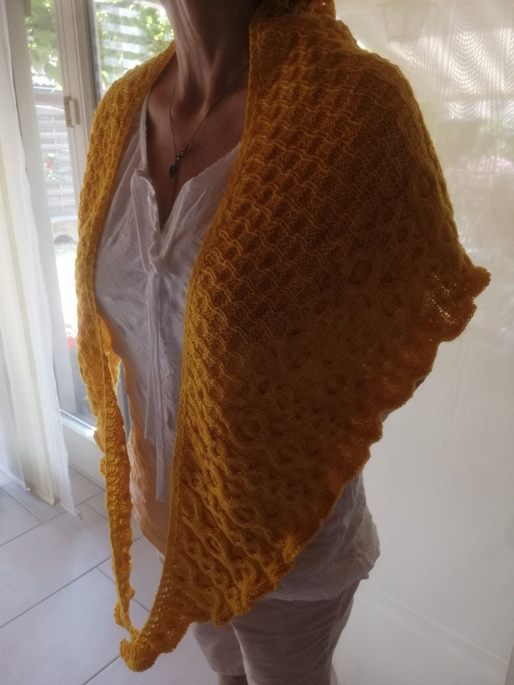 Foulards, Tücher & Schals: Schultertuch "Honigtopf", 100% Merino  NEU – Neu (gemäss Beschreibung) aus Langenthal von Handstrick 3