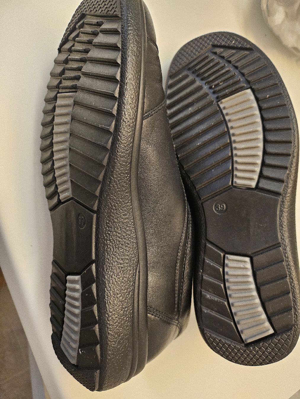 : Neue Halbschuhe Grösse 39 – Neuf (Voir description) à Boniswil par Hai007 2