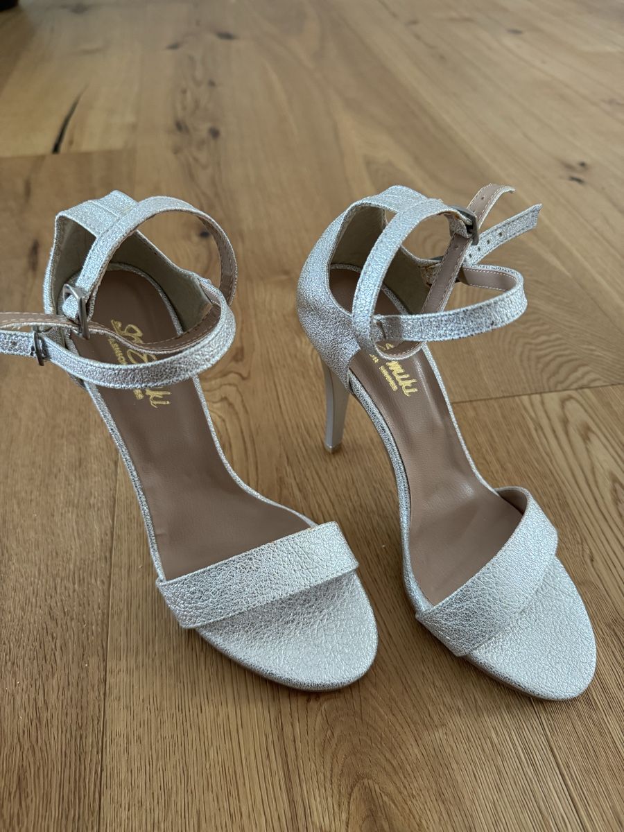 Scarpe da donna: Silver Summer Heels - Smikki - Size 7 - New – Nuovo (secondo la descrizione) da Kriens venduto da Emaleonid 3