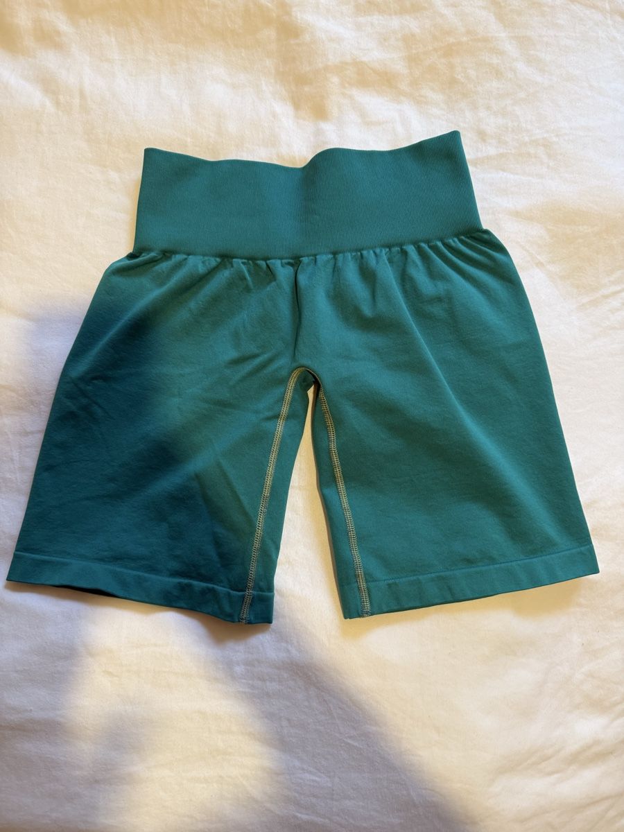 NVGTN Leggings: Short Nvgtn – D'occasion à Choëx par leo_2sd5 1