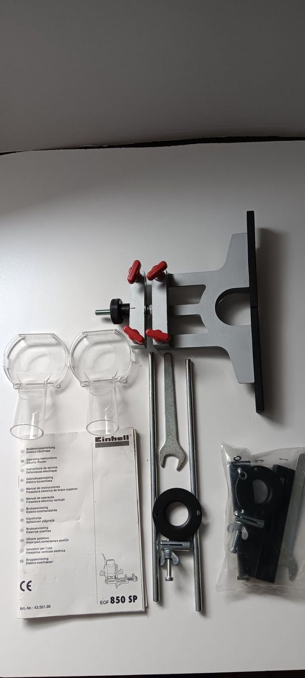 Einhell Tutte le macchine: Elektro-Oberfräse 850 SP / Einhell / 850 Watt / Ab 1.- – Usato da Biberist venduto da Devision01 4
