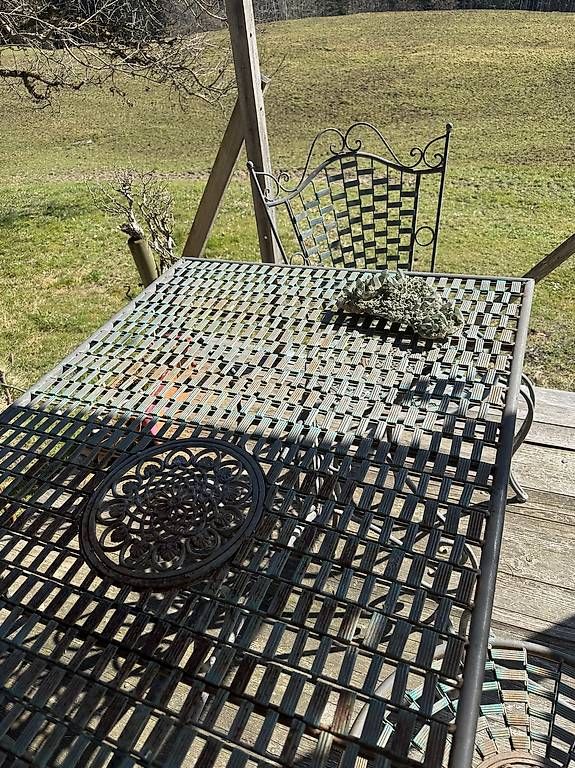 Set di tavolo e panche: Gartentisch aus Eisen mit passenden 4 Stühlen – Usato da Schwellbrunn venduto da Magdalena888 2