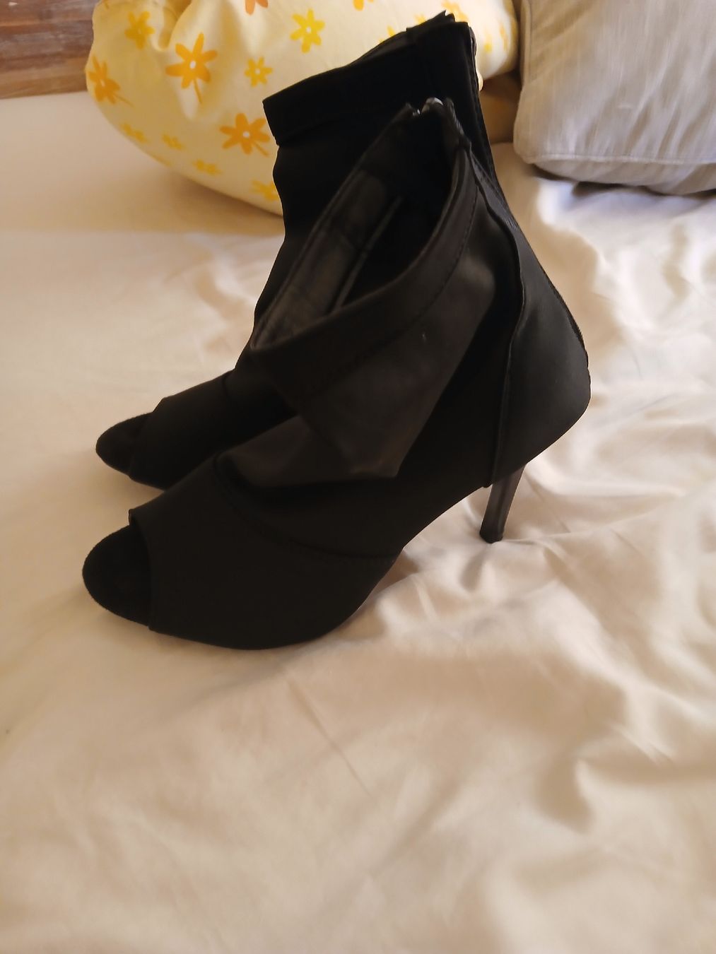 Scarpe da donna: Schwarze Peep-Toe Stiefeletten, Gr. 39 – Nuovo (secondo la descrizione) da Niederrohrdorf venduto da Sabrina1041 4