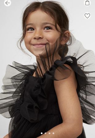 Mädchen Kleid schwarz mit Tüll und Rüschen Gr. 140 neuwertig