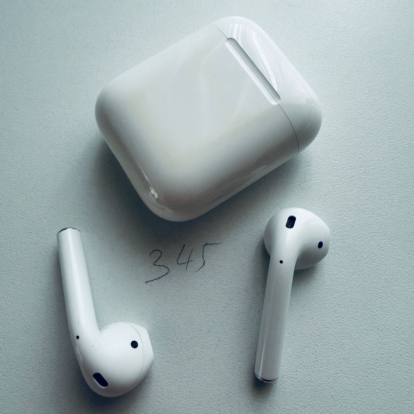 Apple Kopfhörer: Original Apple AirPods 2 Gen. Wireless Kopfhörer & Case – Gebraucht aus Basel von MY.AIRPODS.SHOP 4