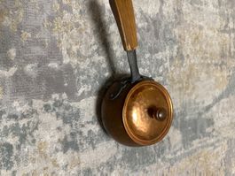 Antike Kupfer-Saucepan mit Holzgriff & Stempel, CH-Qualität