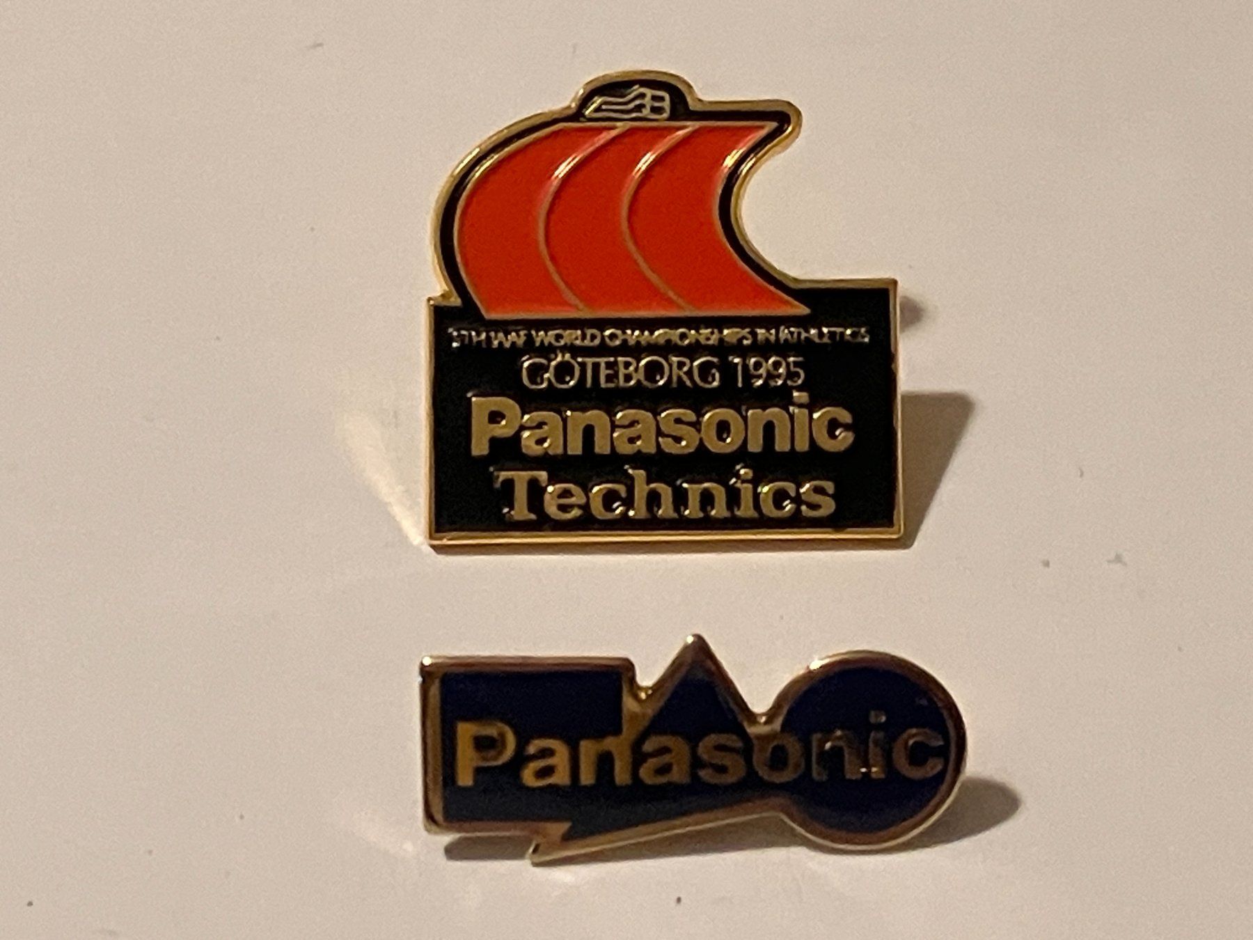 Plaquettes & Badges: 2 Pin Panasonic – D'occasion à Basel par djwwpp