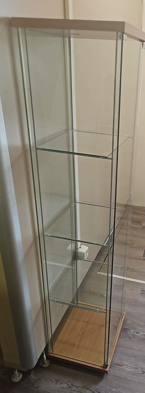 Vitrines: Glasvitrine – D'occasion à Walchwil par phi_wpp6 2