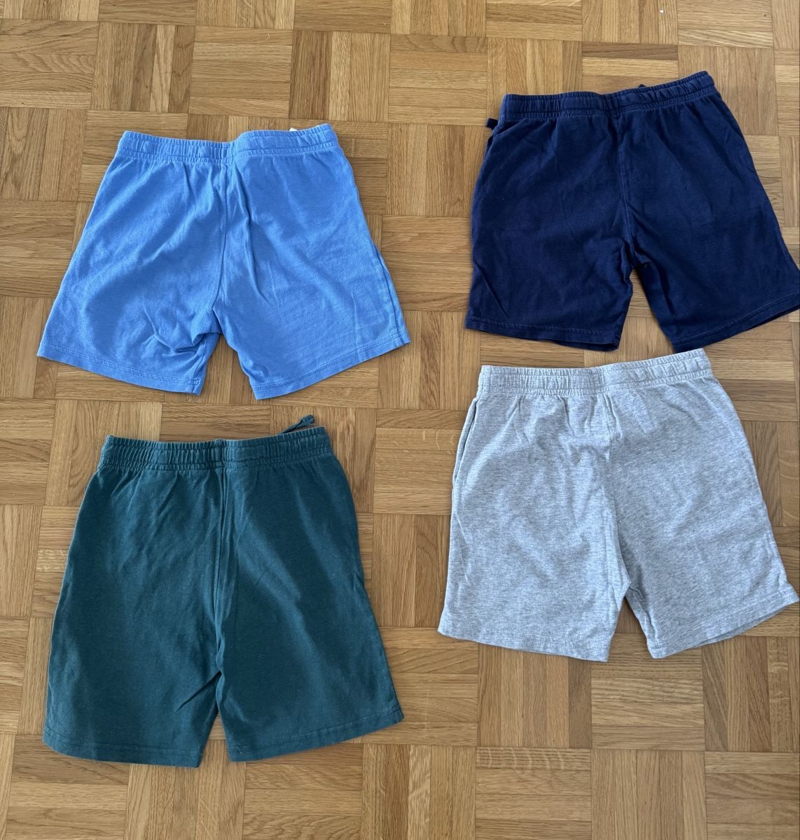 Pantalons: Kinder Shorts Grosse 122 – D'occasion à Zürich par zd_1965 1
