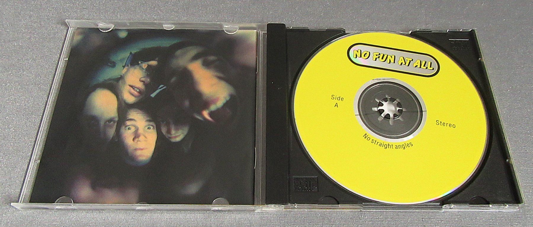 CD: CD - No Fun At All - No Straight Angels – Usato da Auenstein venduto da Padabimbim 3