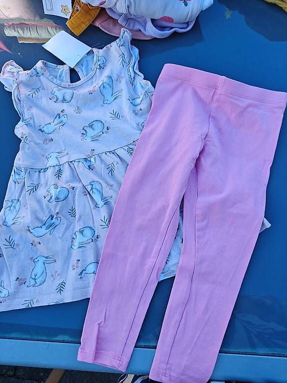 Lotti & Set di vestiti: Oberteil mit Leggins Gr 80 – Usato da Liestal venduto da Robalani