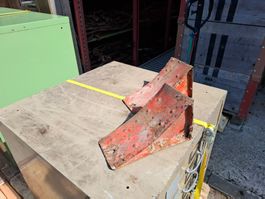 2 Unterlegkeile Metall rot gebraucht mit Gebrauchsspuren