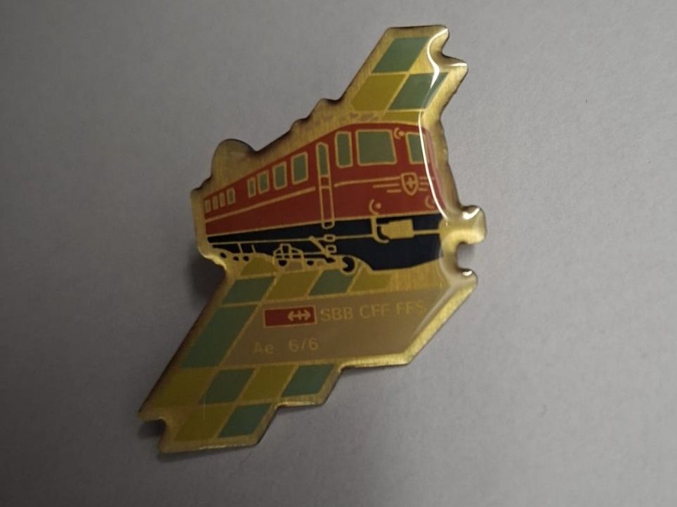 Placchette & Badge: Pin SBB ZUG 6/6 - Box 50 – Usato da Köniz venduto da Pinscollect